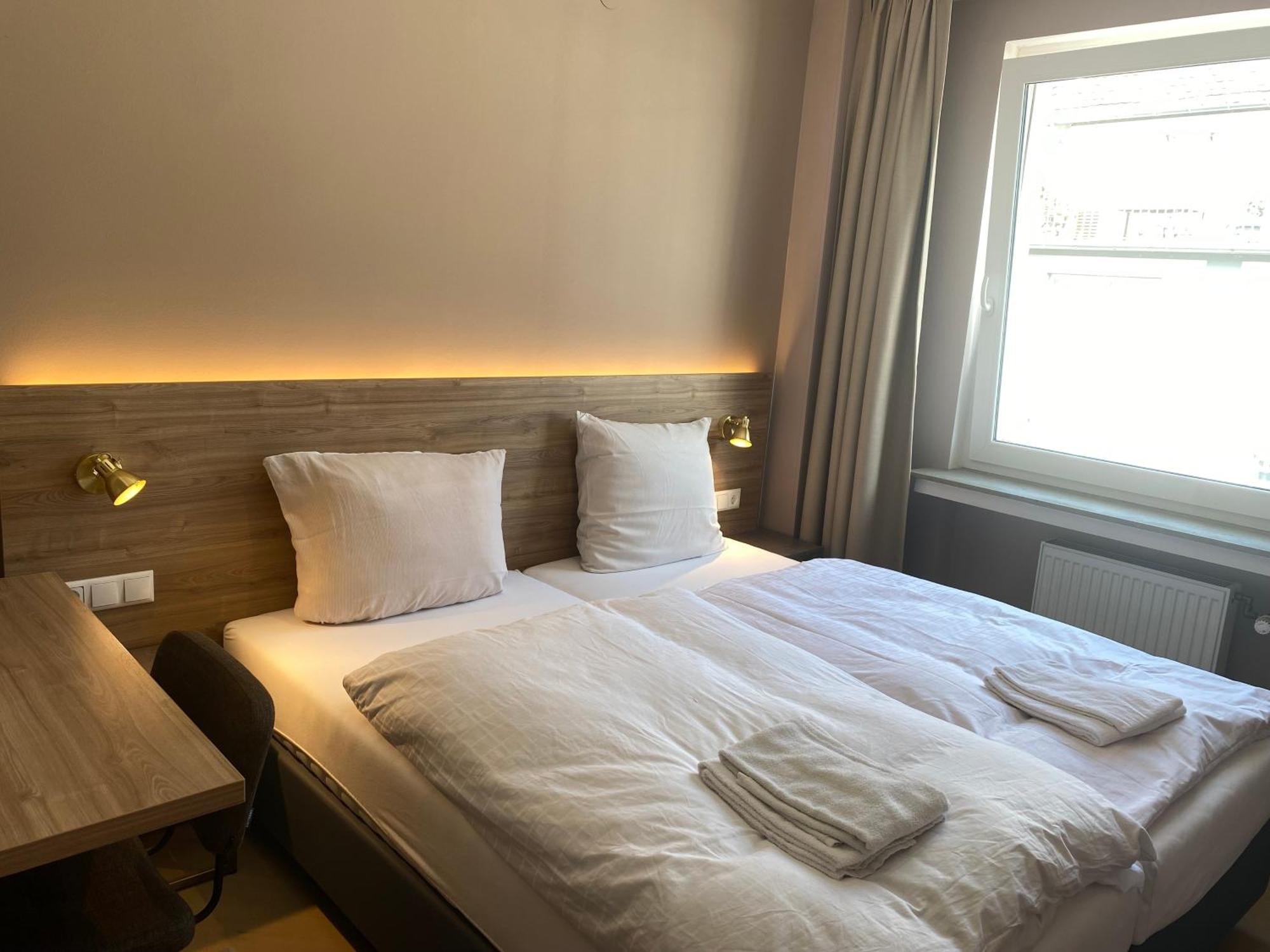 Hotel Petite Koenigsallee Self Check-In Düsseldorf Exterior foto