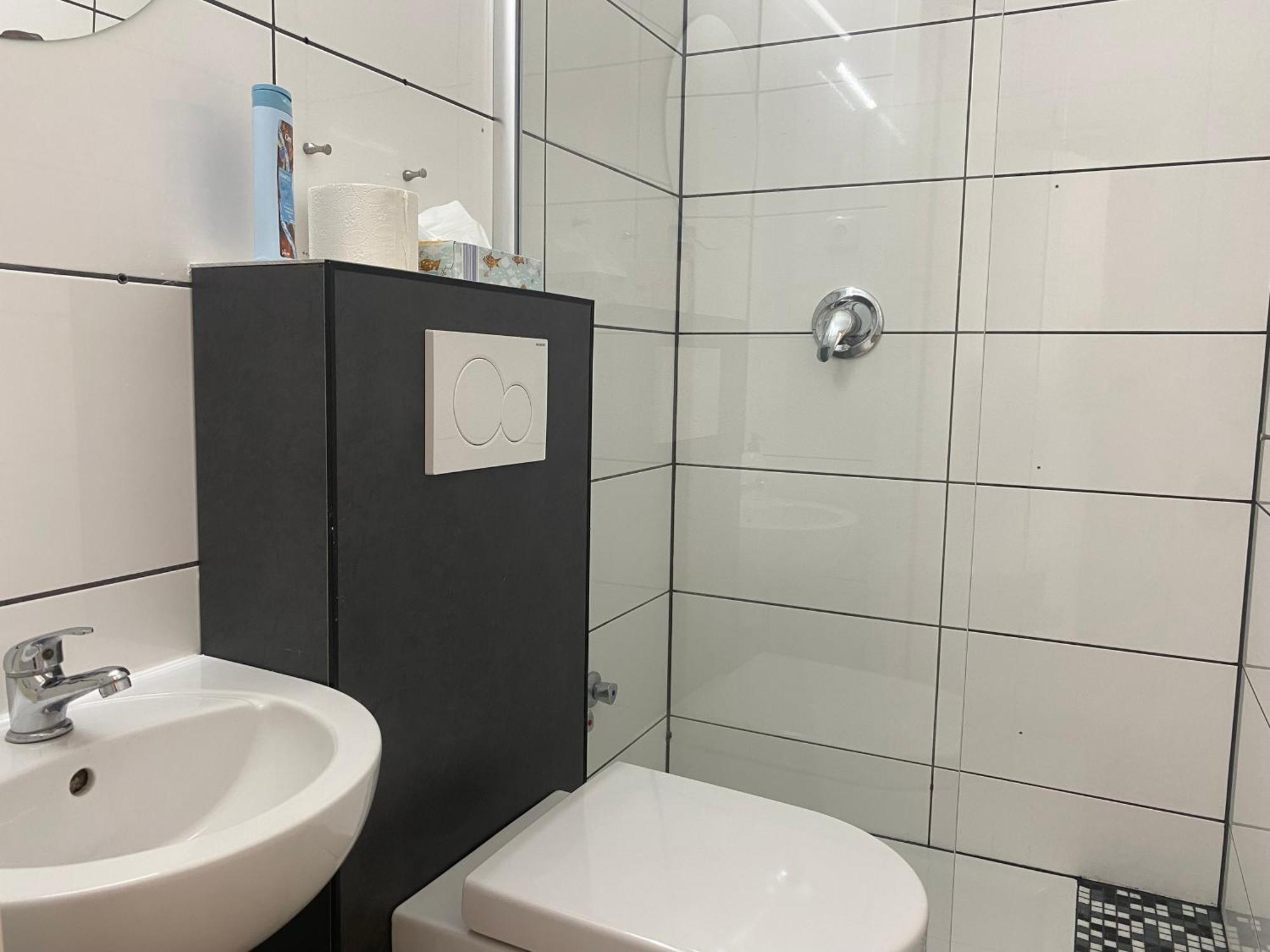 Hotel Petite Koenigsallee Self Check-In Düsseldorf Exterior foto